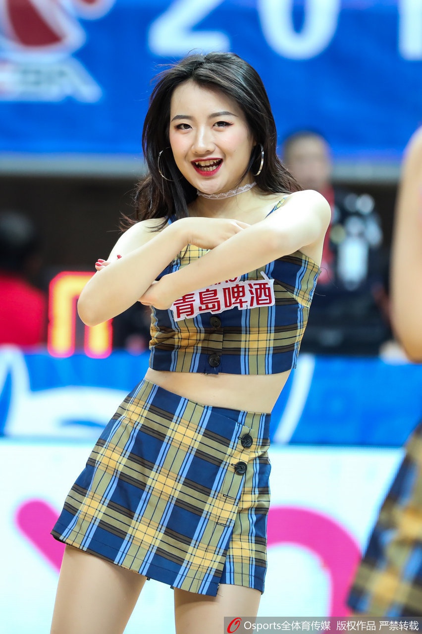 CBA第28轮:啦啦队篮球宝贝甜美助威