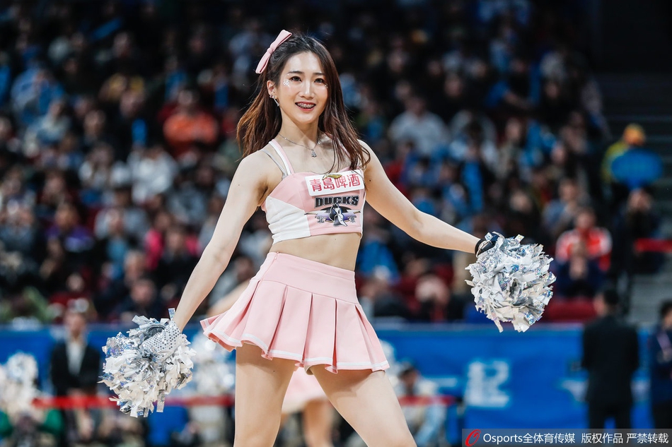 CBA第21轮:啦啦队圣诞主题舞蹈助力球队
