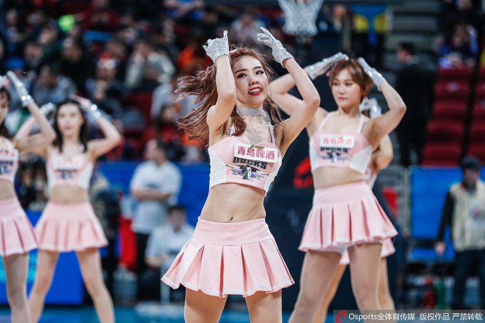 CBA第21轮:啦啦队圣诞主题舞蹈助力球队