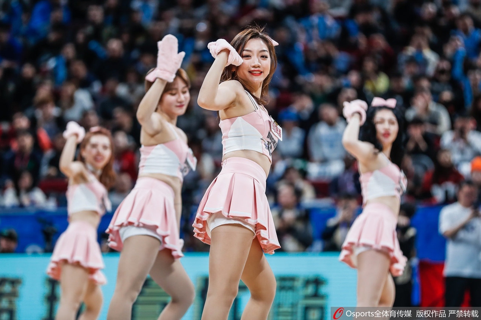 CBA第21轮:啦啦队圣诞主题舞蹈助力球队