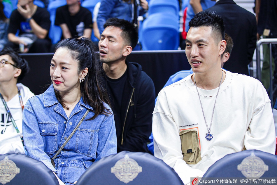 CBA全明星赛星锐赛:林书豪 方硕 翟晓川领衔众球星观战