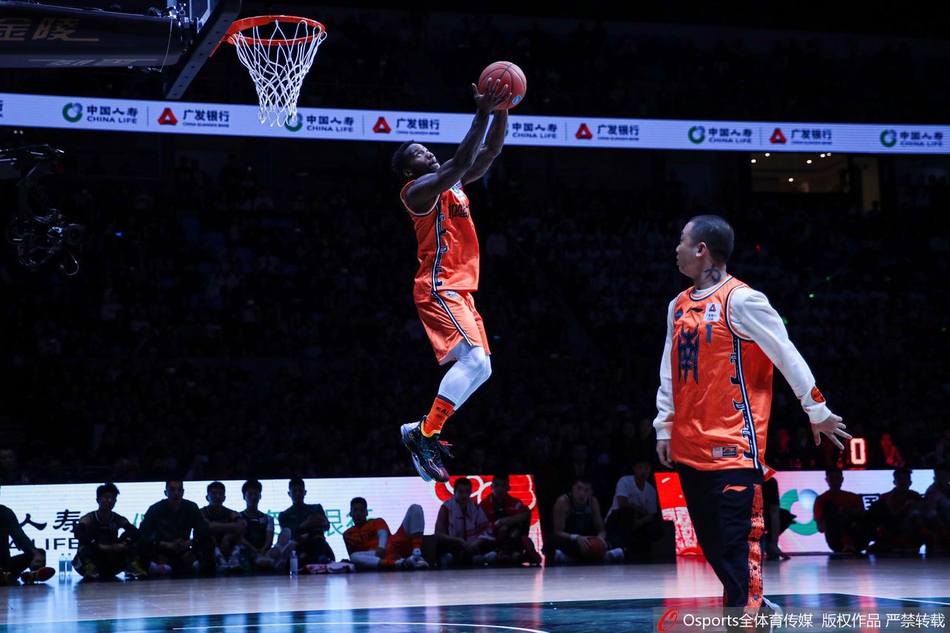CBA全明星扣篮决赛:矣进宏加冕扣篮王