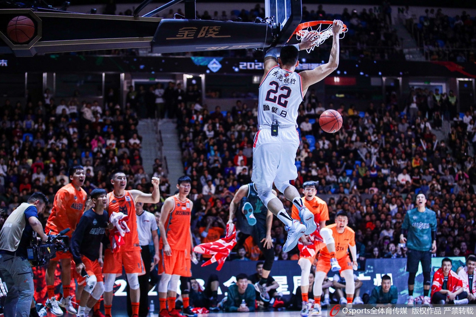 CBA全明星赛:阿日献暴扣1V1虐杜锋