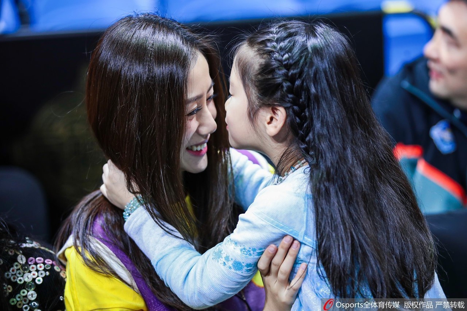 2020年CBA全明星赛:陈露现身场边观战