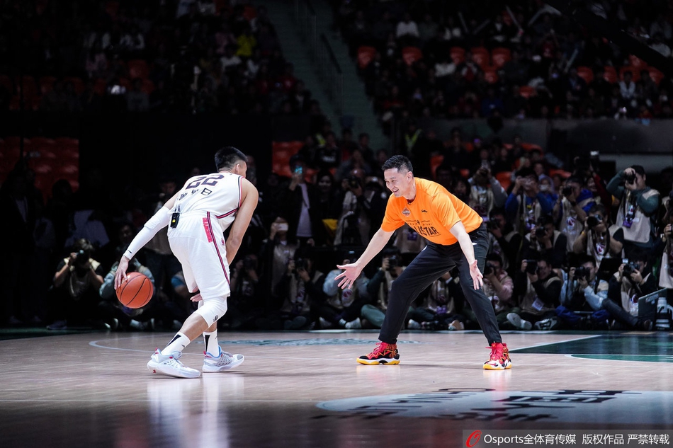 CBA全明星赛:阿日献暴扣1V1虐杜锋