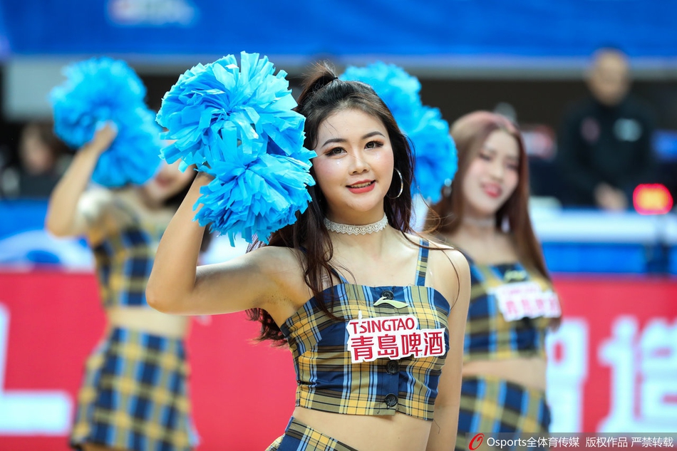 CBA第28轮:啦啦队篮球宝贝甜美助威