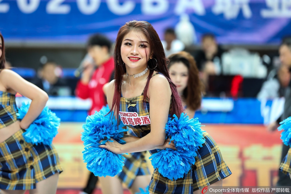CBA第28轮:啦啦队篮球宝贝甜美助威