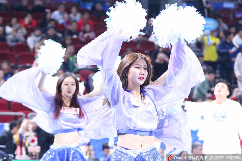 CBA第28轮:啦啦队篮球宝贝甜美助威