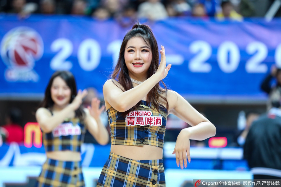 CBA第28轮:啦啦队篮球宝贝甜美助威