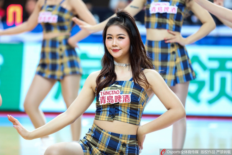 CBA第28轮:啦啦队篮球宝贝甜美助威