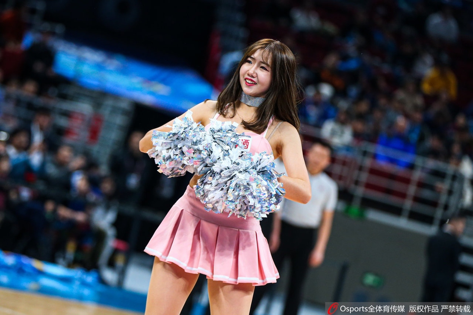 CBA第29轮:篮球宝贝性感热舞助力球队