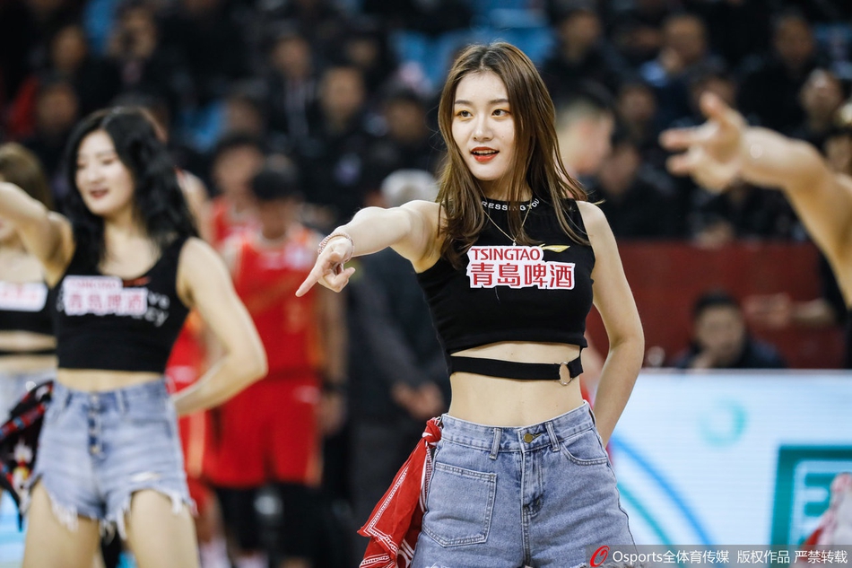 CBA第29轮:篮球宝贝性感热舞助力球队