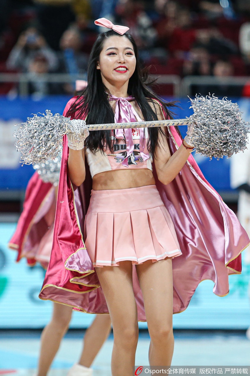 CBA第21轮:啦啦队圣诞主题舞蹈助力球队