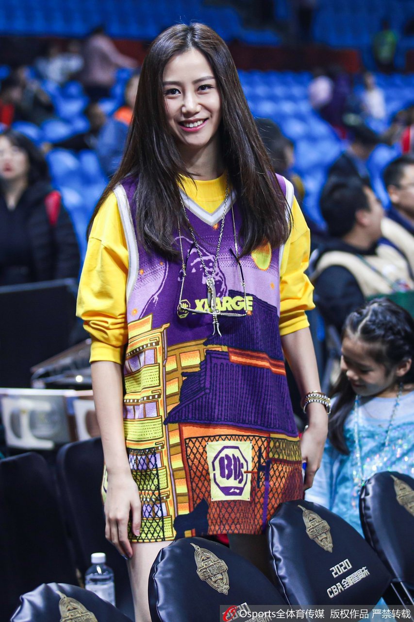 2020年CBA全明星赛:陈露现身场边观战