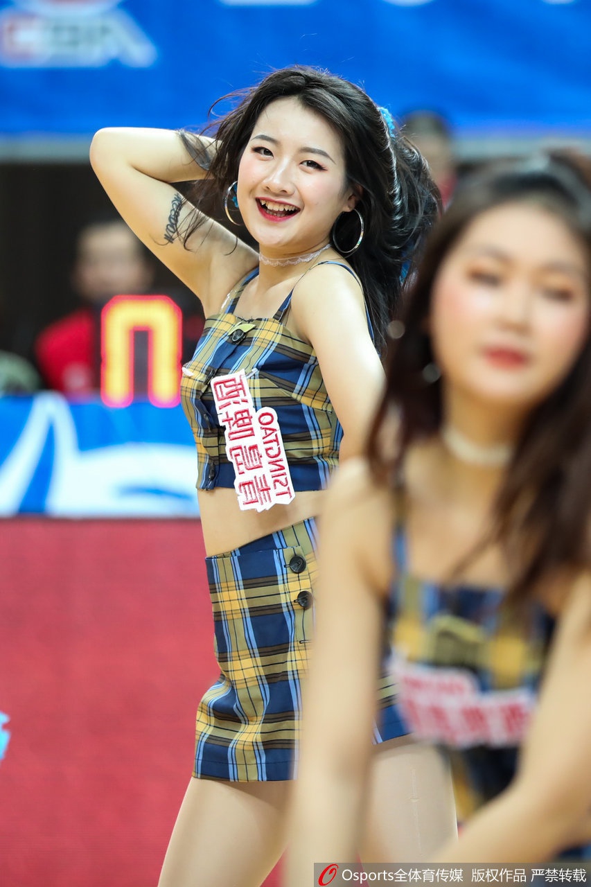 CBA第28轮:啦啦队篮球宝贝甜美助威