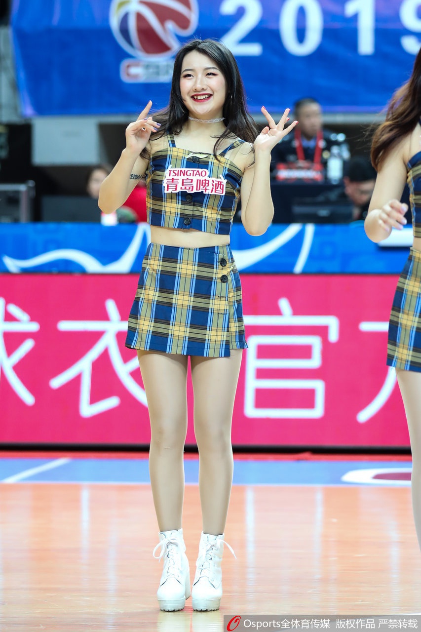 CBA第28轮:啦啦队篮球宝贝甜美助威