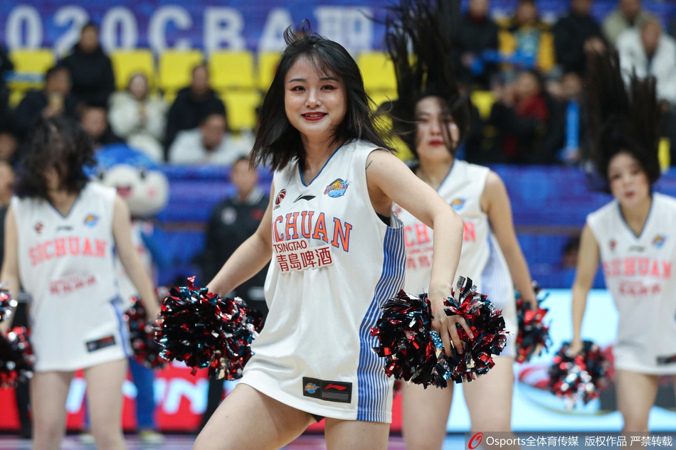 CBA第27轮:篮球宝贝性感热舞助力球队