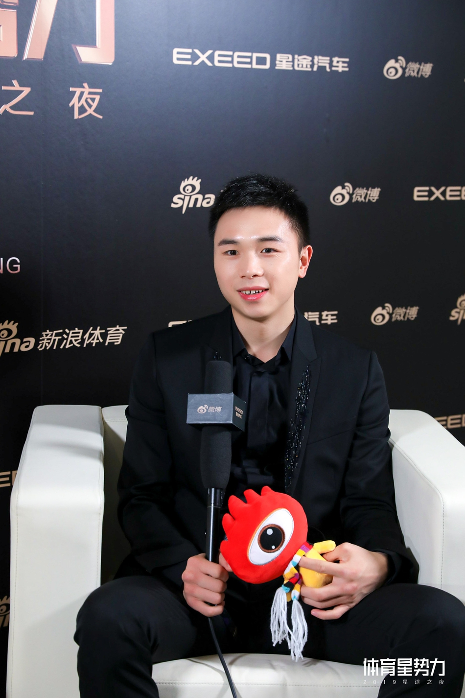拳王徐灿亮相星势力颁奖礼