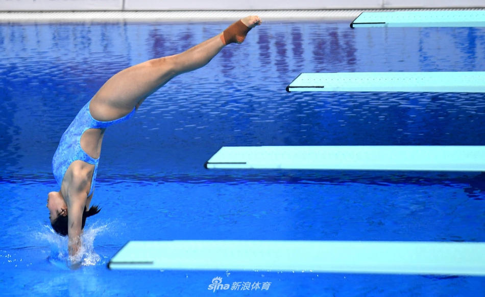 跳水冠军赛赖诗韵一米板夺冠