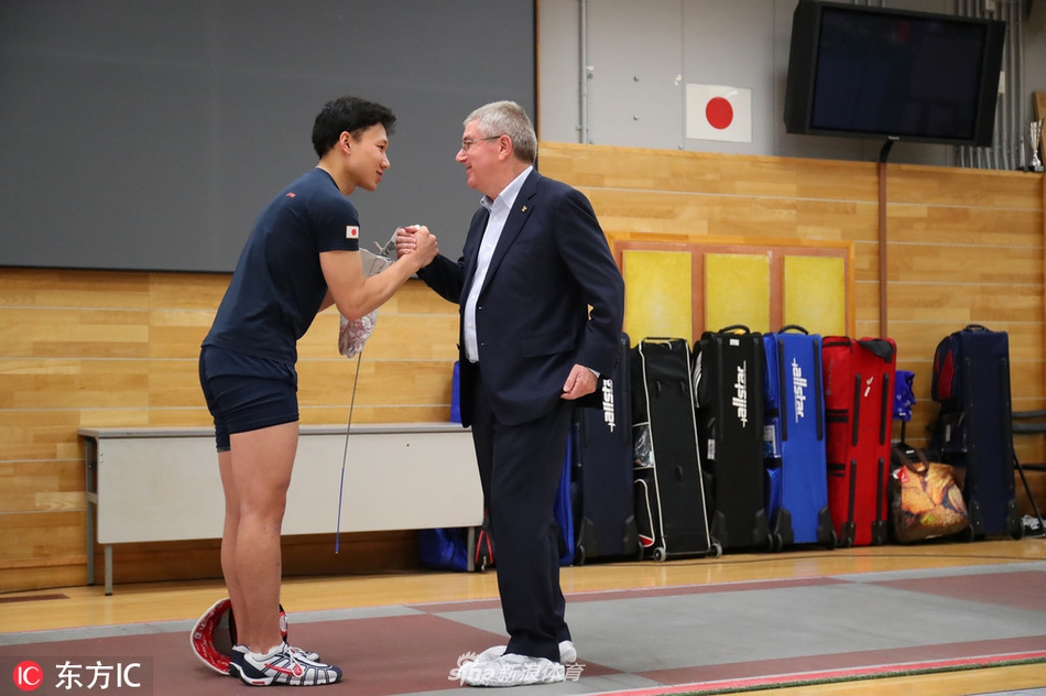 巴赫到访味之素国家训练中心