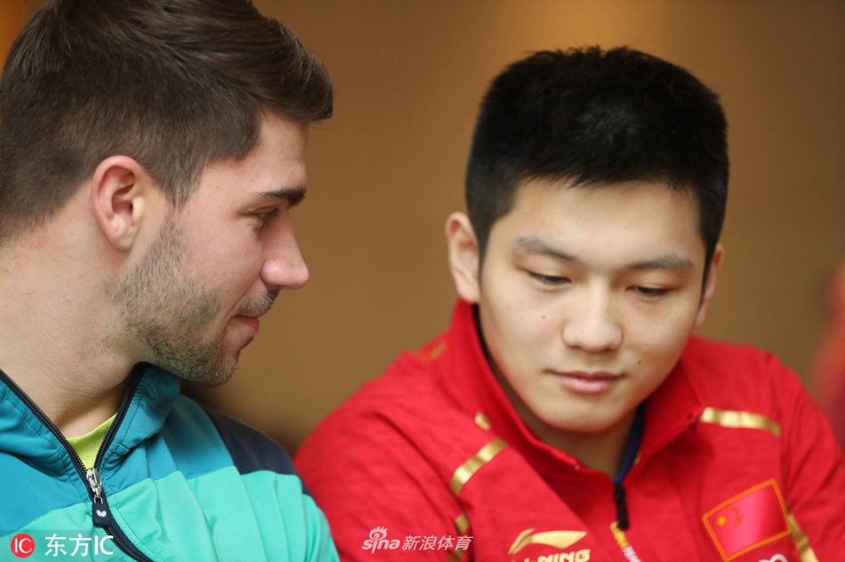 樊振东陈梦出席总决赛抽签