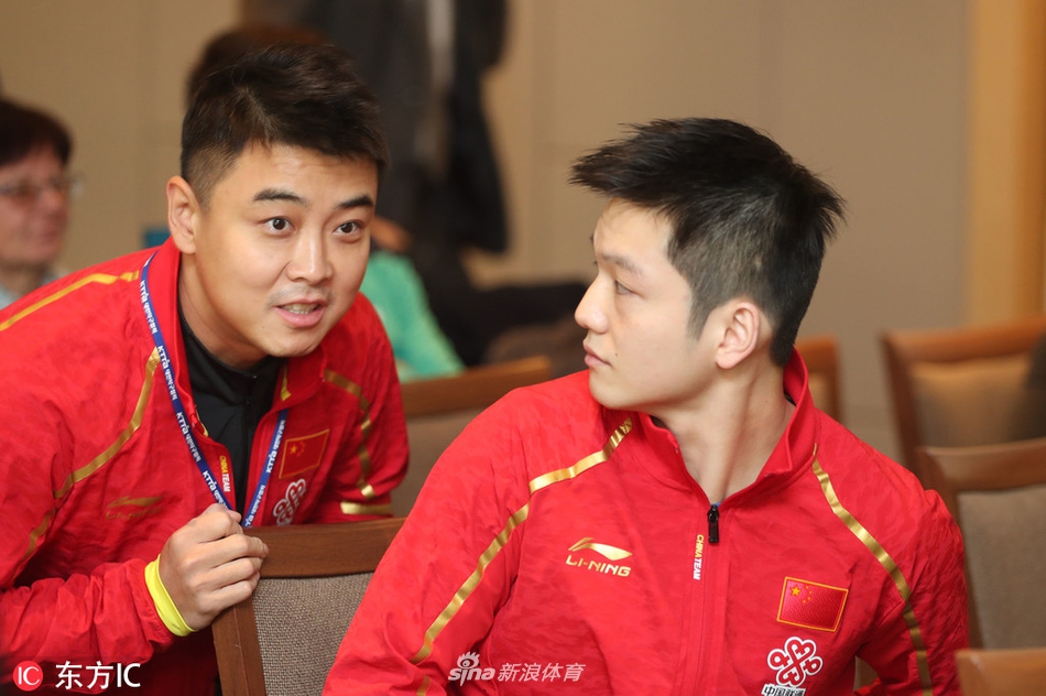 樊振东陈梦出席总决赛抽签