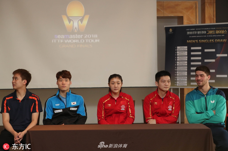 樊振东陈梦出席总决赛抽签