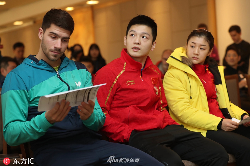 樊振东陈梦出席总决赛抽签