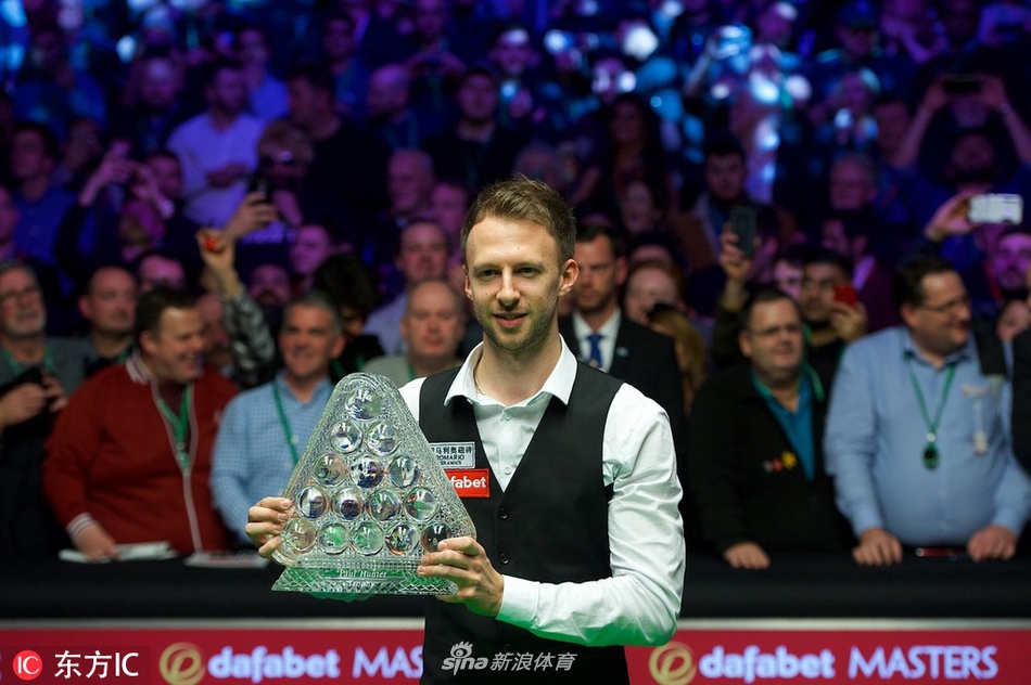 斯诺克大师赛特鲁姆普捧杯图集