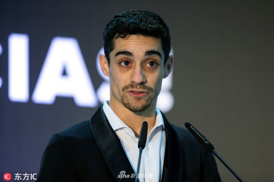 费尔南德兹举办退役仪式