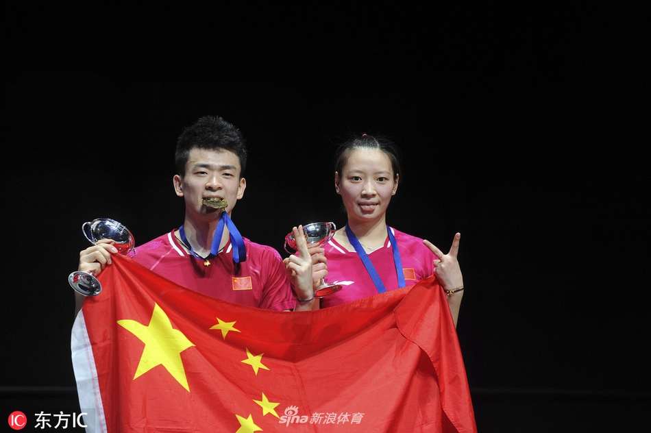 全英赛郑思维/黄雅琼捧杯图集