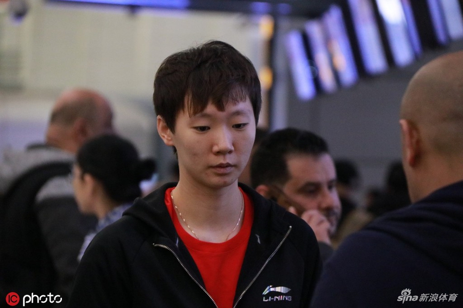 国乒队员出发前往卡塔尔