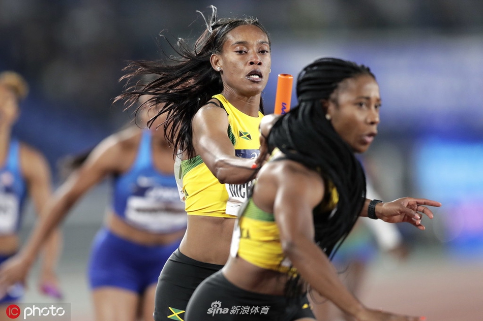 接力世锦赛中国女4*200获亚军