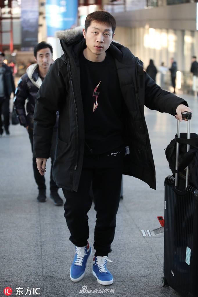 许昕抵达北京机场
