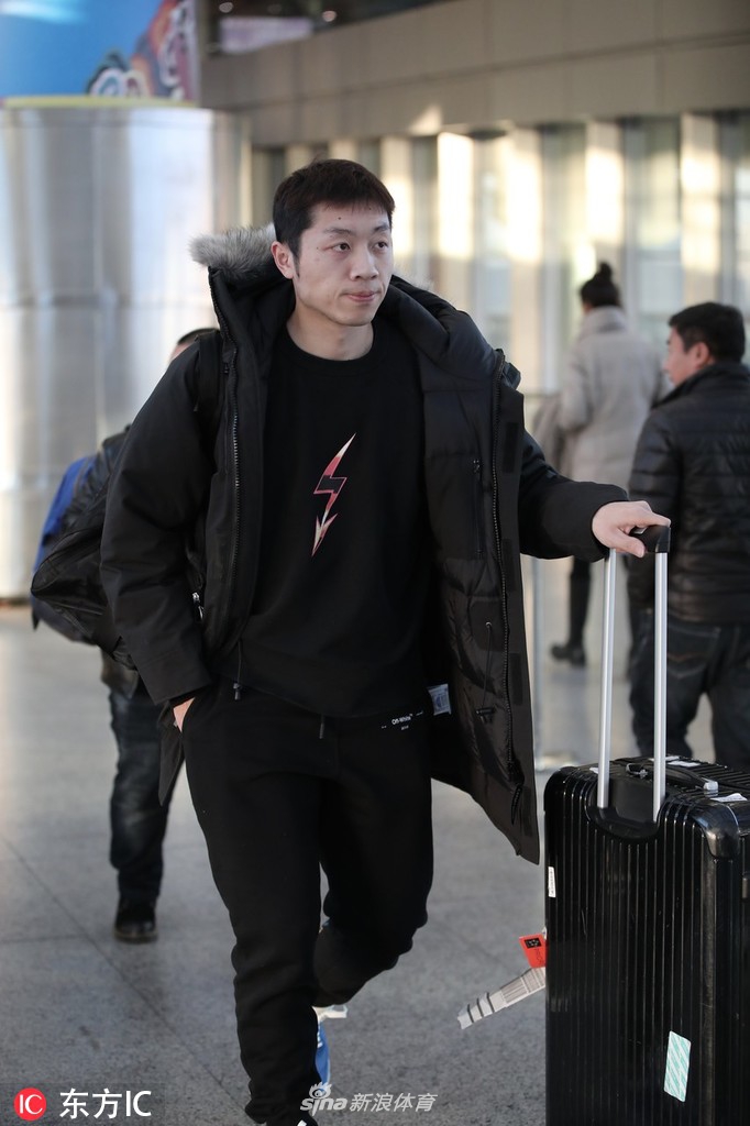 许昕抵达北京机场