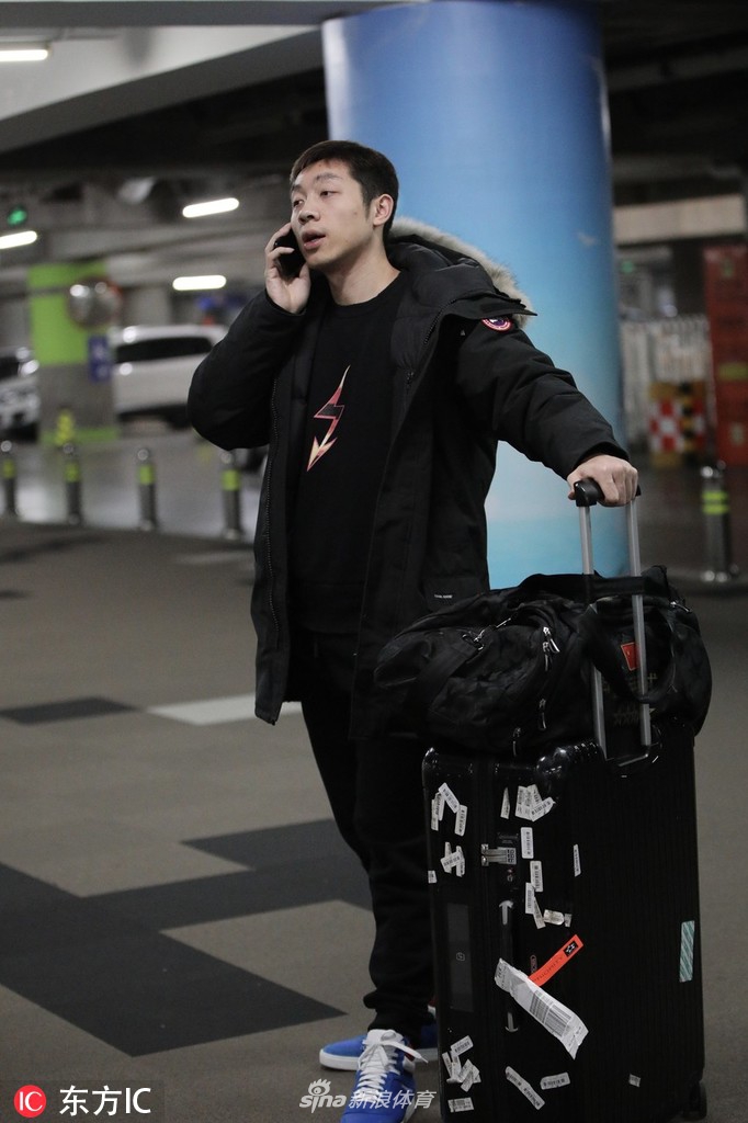 许昕抵达北京机场