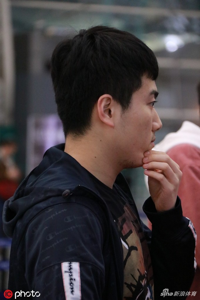 国乒队员出发前往卡塔尔