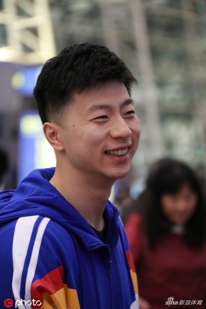 国乒队员出发前往卡塔尔