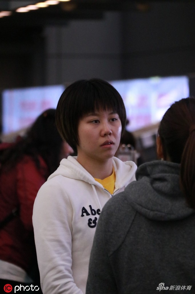 国乒队员出发前往卡塔尔