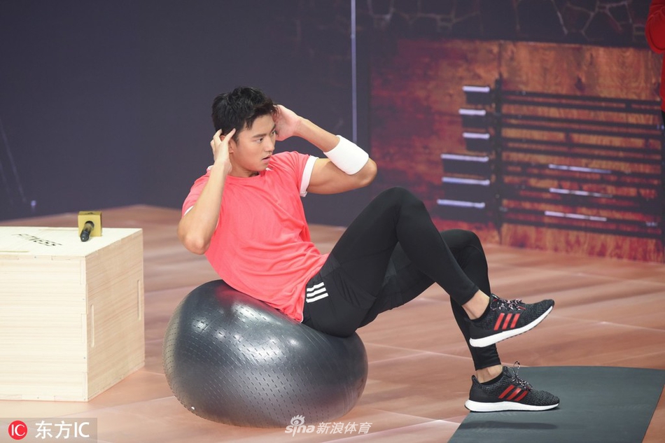 宁泽涛出席商业活动