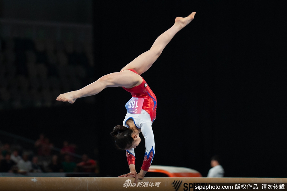 世界杯赵诗婷平衡木摘金