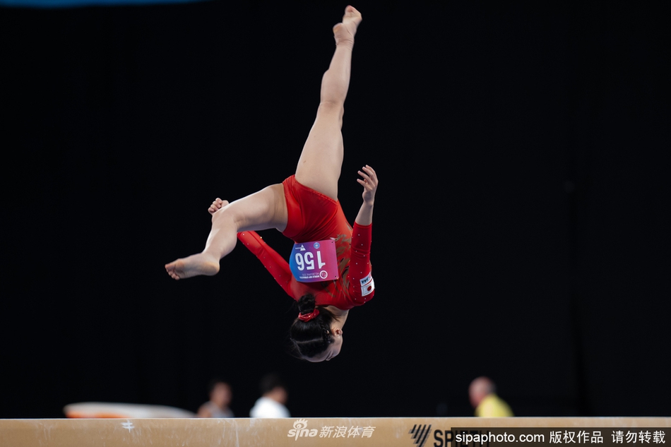 世界杯赵诗婷平衡木摘金