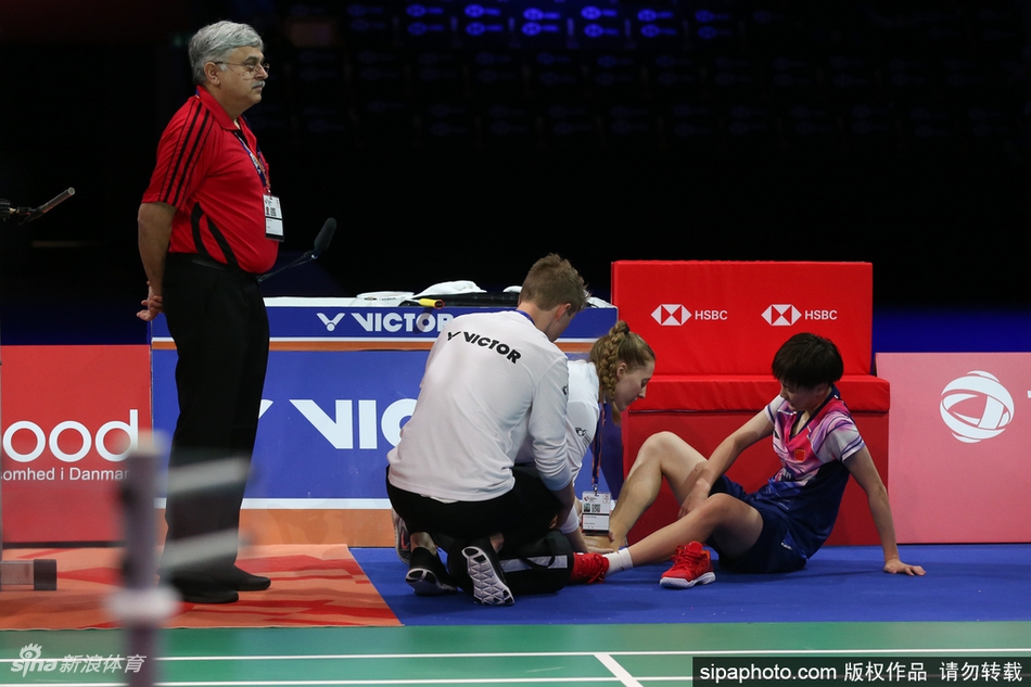 丹麦赛陈雨菲崴脚退赛