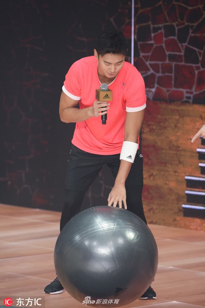 宁泽涛出席商业活动