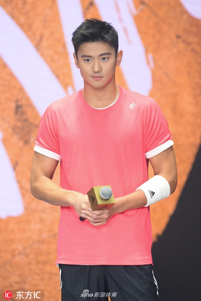 宁泽涛出席商业活动