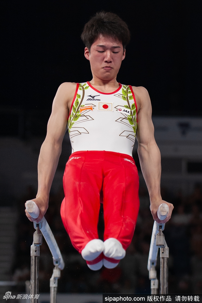 世界杯墨尔本站尤浩获双杠金牌