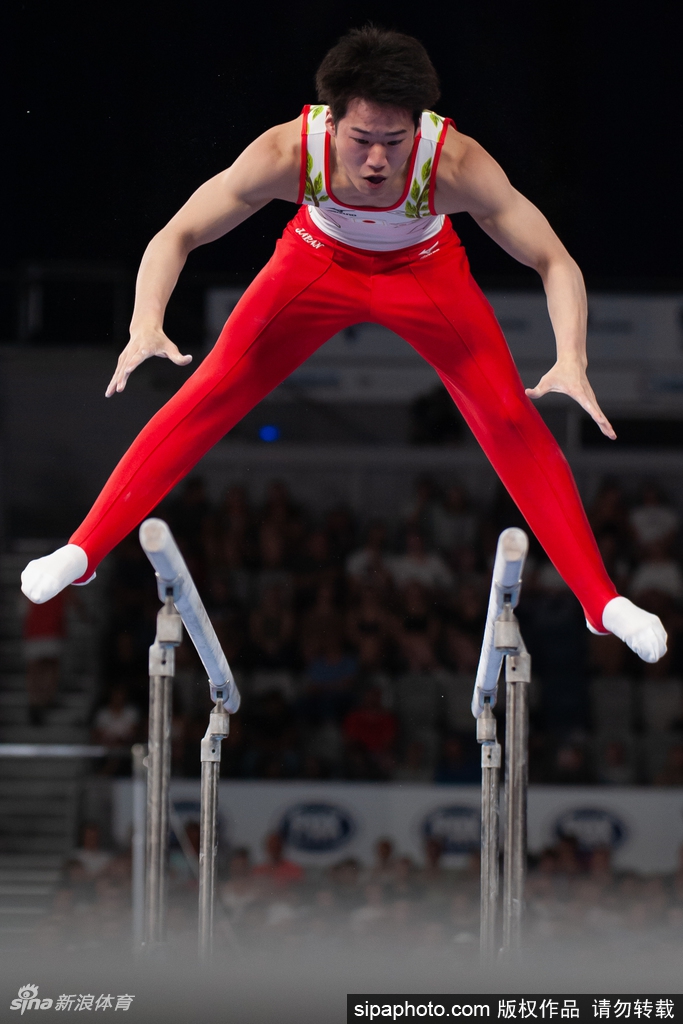 世界杯墨尔本站尤浩获双杠金牌