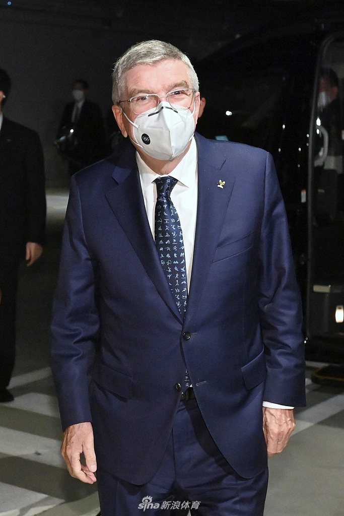 国际奥委会主席巴赫抵达日本