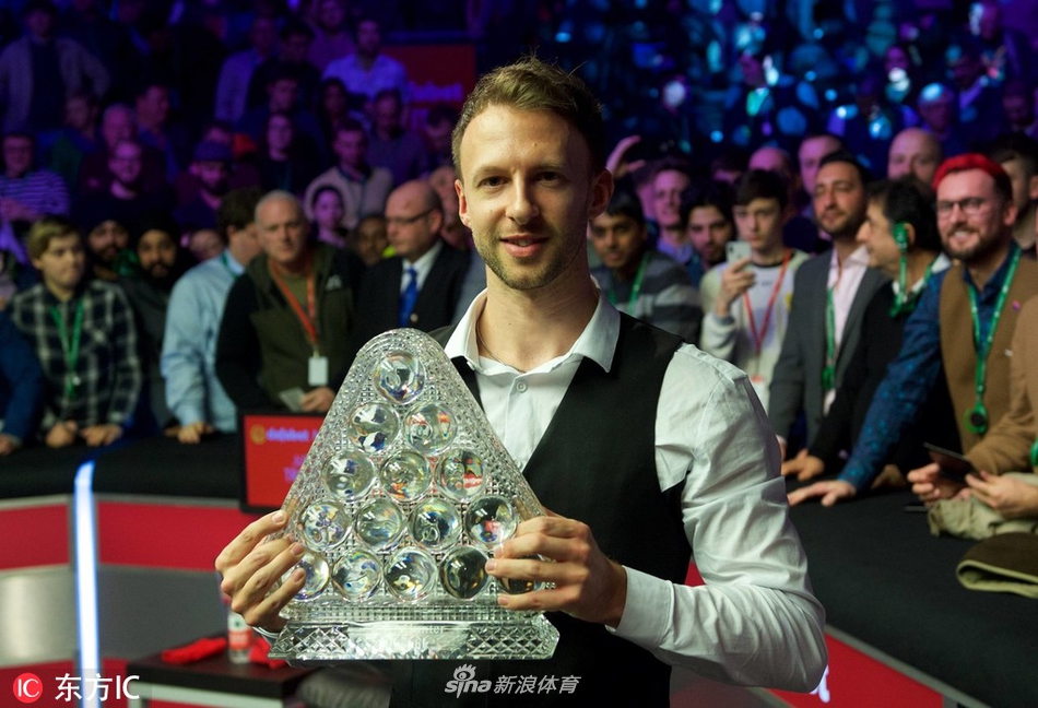 斯诺克大师赛特鲁姆普捧杯图集
