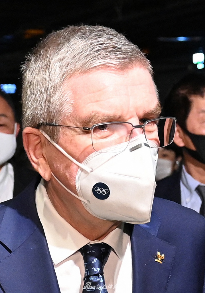 国际奥委会主席巴赫抵达日本